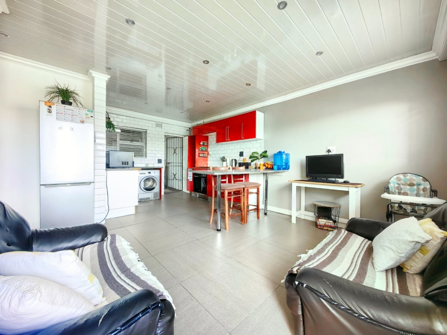 5 Bedroom Property for Sale in Bridgetown Western Cape